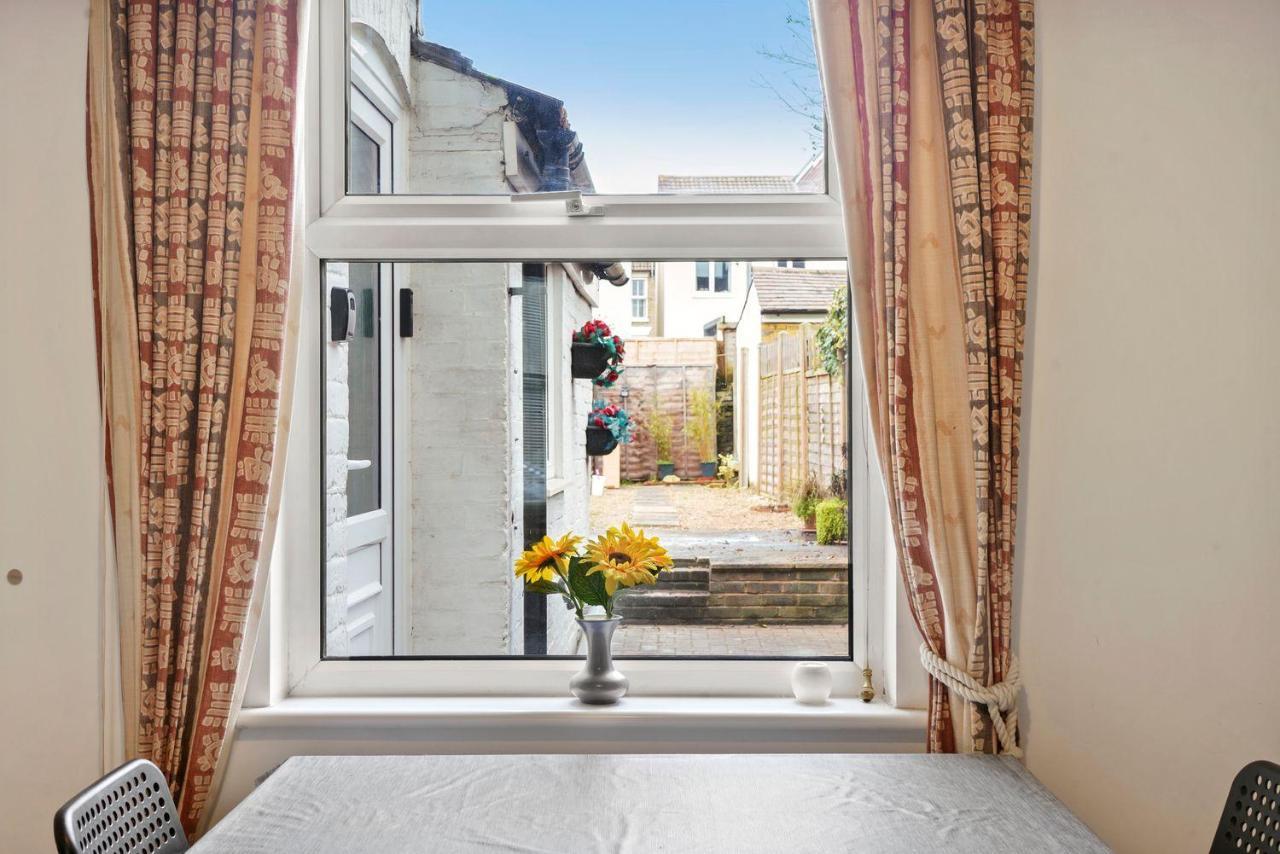 Comfortable 2 Bedroom Property, Maidstone Buitenkant foto